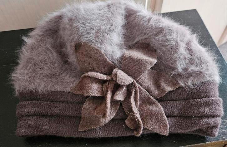 Mooie bruine/taupe muts hoed, Ophalen of Verzenden, Zo goed als nieuw