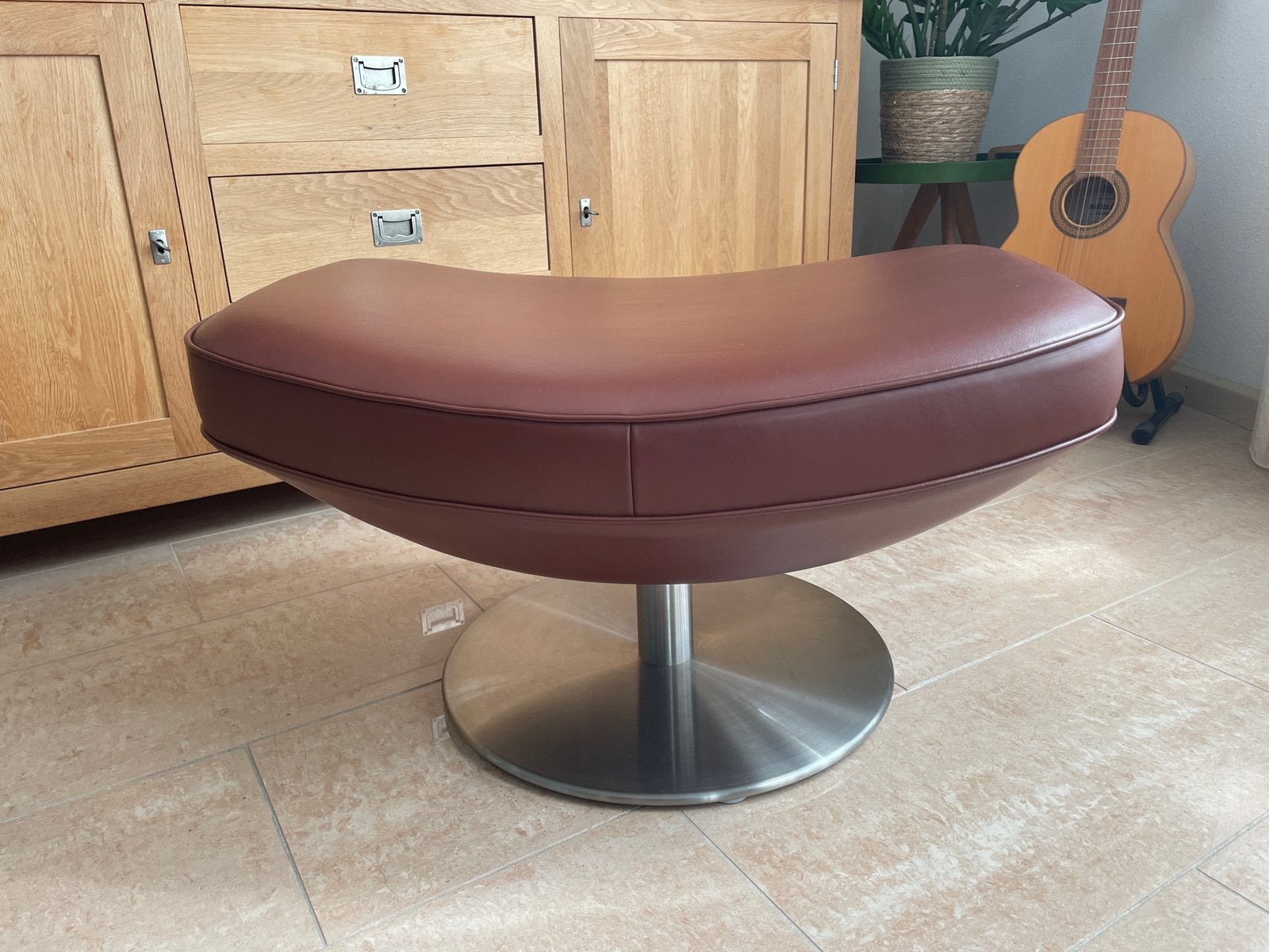 Design Leolux poef / hocker, Huis en Inrichting, Ophalen, Design, 50 tot 75 cm, Leer
