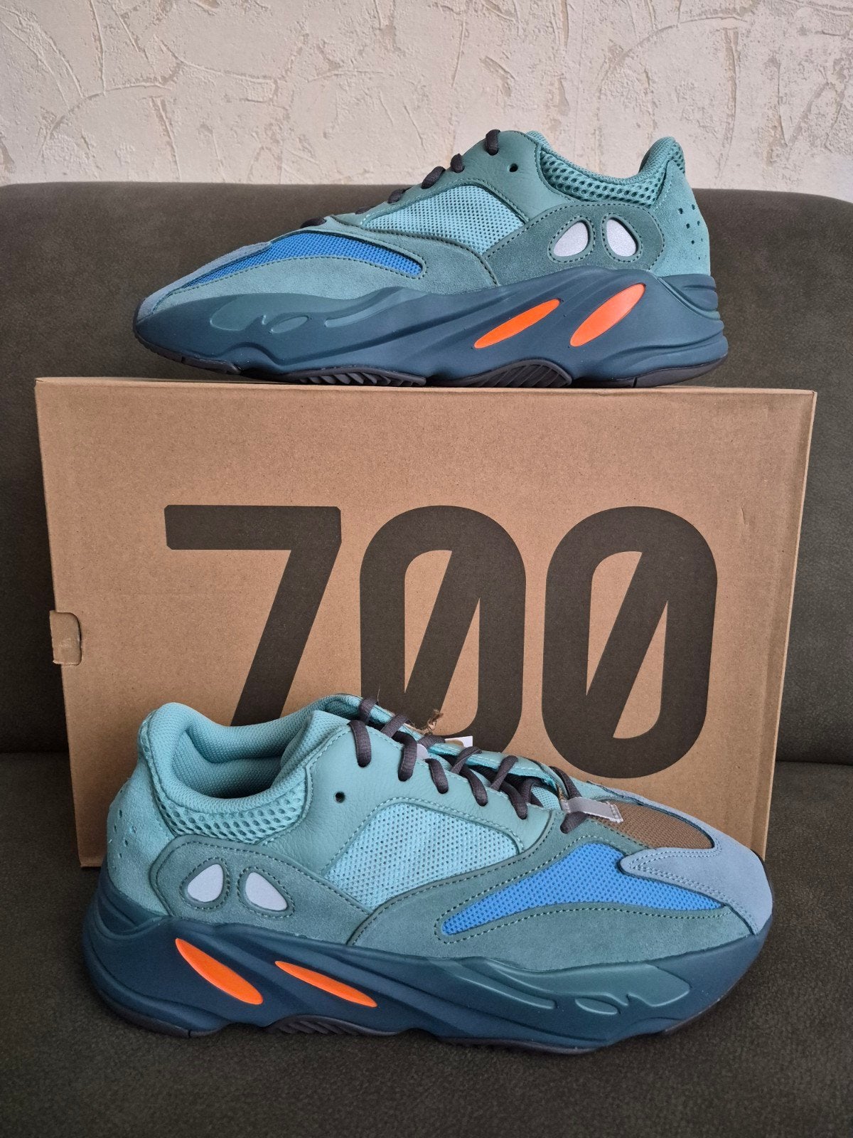 Yeezy Boost 700 / 47 1/3, Ophalen of Verzenden, Nieuw, Adidas Yeezy, Sneakers of Gympen
