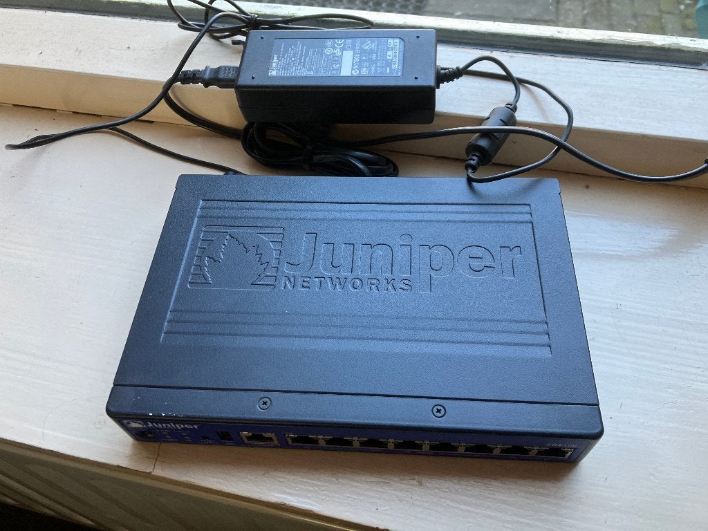 juniper networks srx100 srx100b 8 poorten firewall router, Ophalen of Verzenden, Router, Juniper