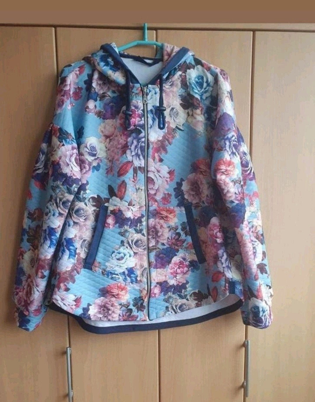 Vrolijk gebloemd vest, Kleding | Dames, Truien en Vesten, Ophalen of Verzenden, Zo goed als nieuw, Maat 46/48 (XL) of groter
