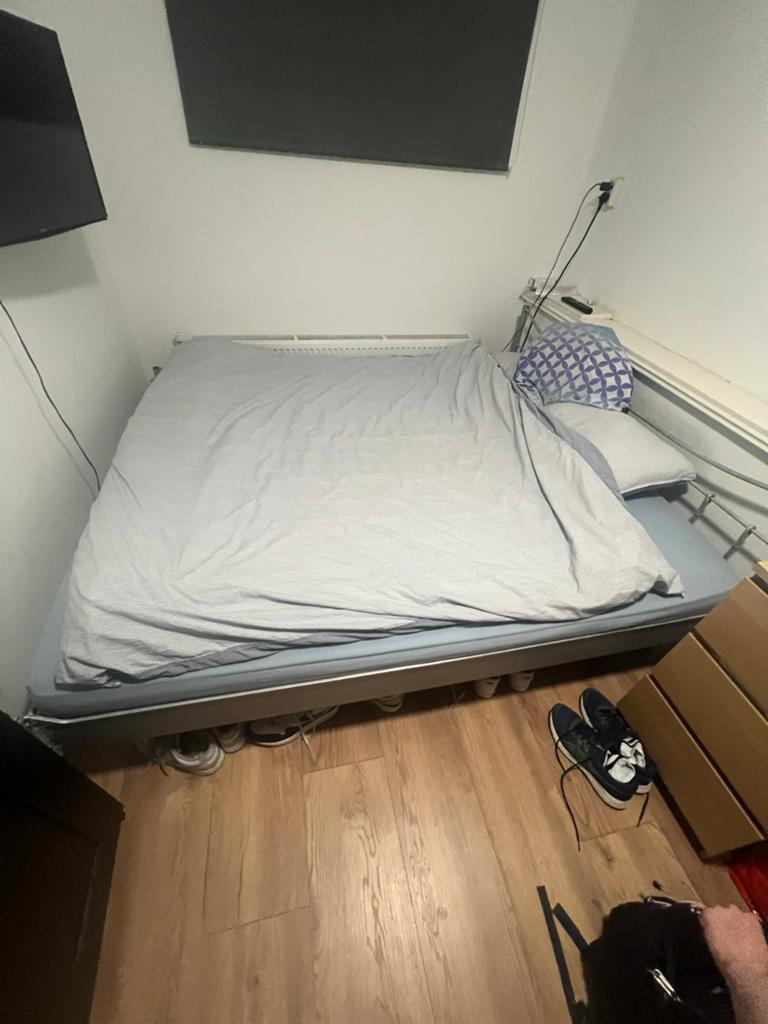 Bedframe + matras 180x200 gratis op te halen, Gebruikt, Tweepersoons, Ophalen of Verzenden, 180 cm