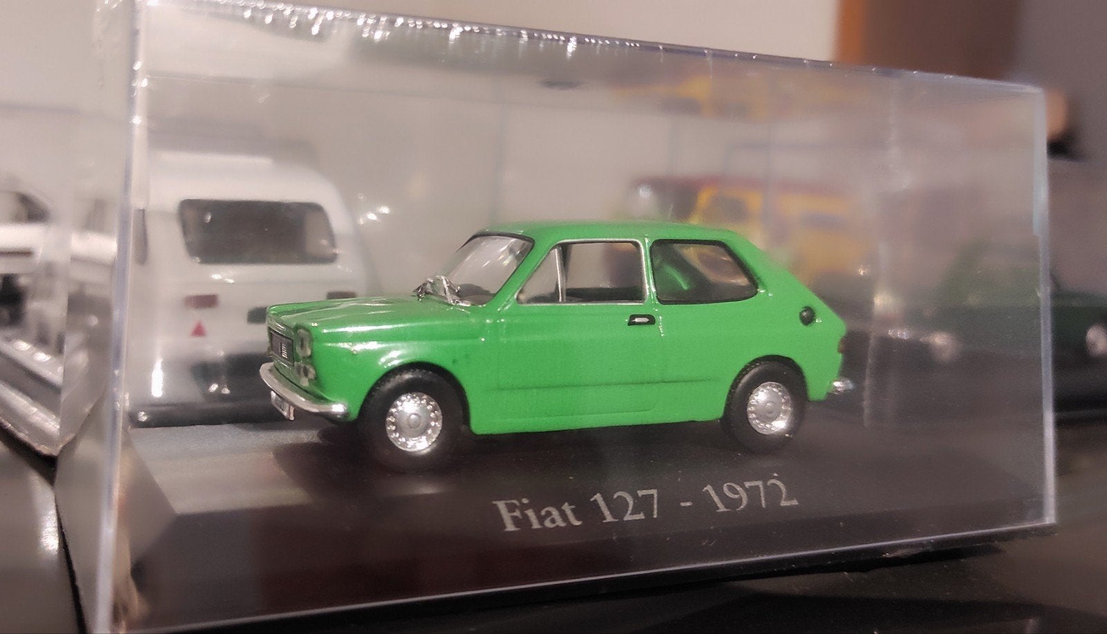 Fiat 127 groen 1972 1:24 in vitrinedoosje, Ophalen of Verzenden, Nieuw, Auto, Overige merken