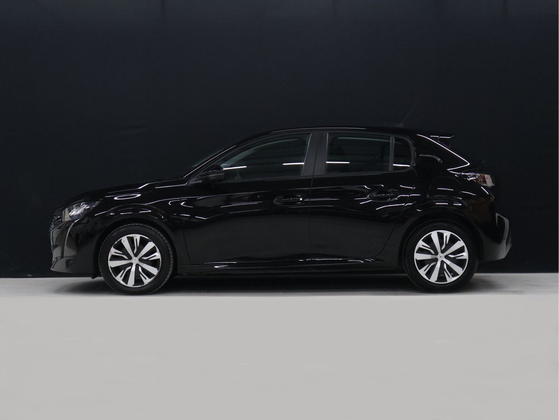 Peugeot 208 1.2 PureTech Active [APPLE CARPLAY, ANDROID, CRU, Voorwielaandrijving, Dealer onderhouden, Stof, 1199 cc