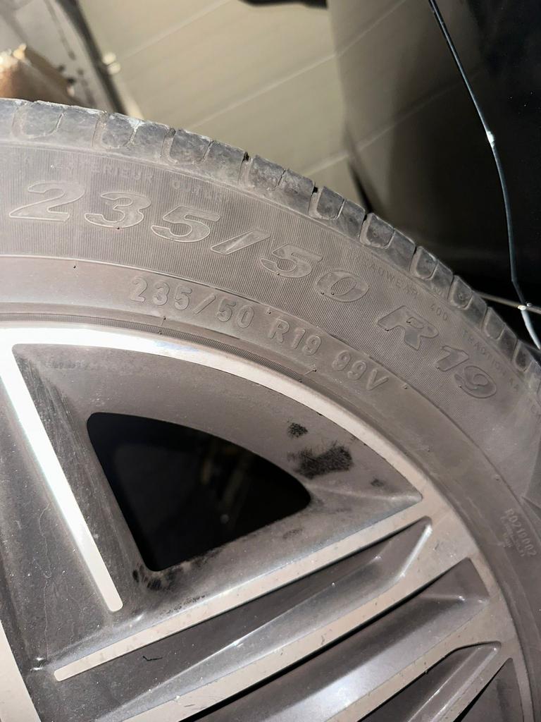 Seat tarraco 235/50 R19 99V zomerbanden en velgen, Gebruikt, Banden en Velgen, 235 mm, Personenwagen