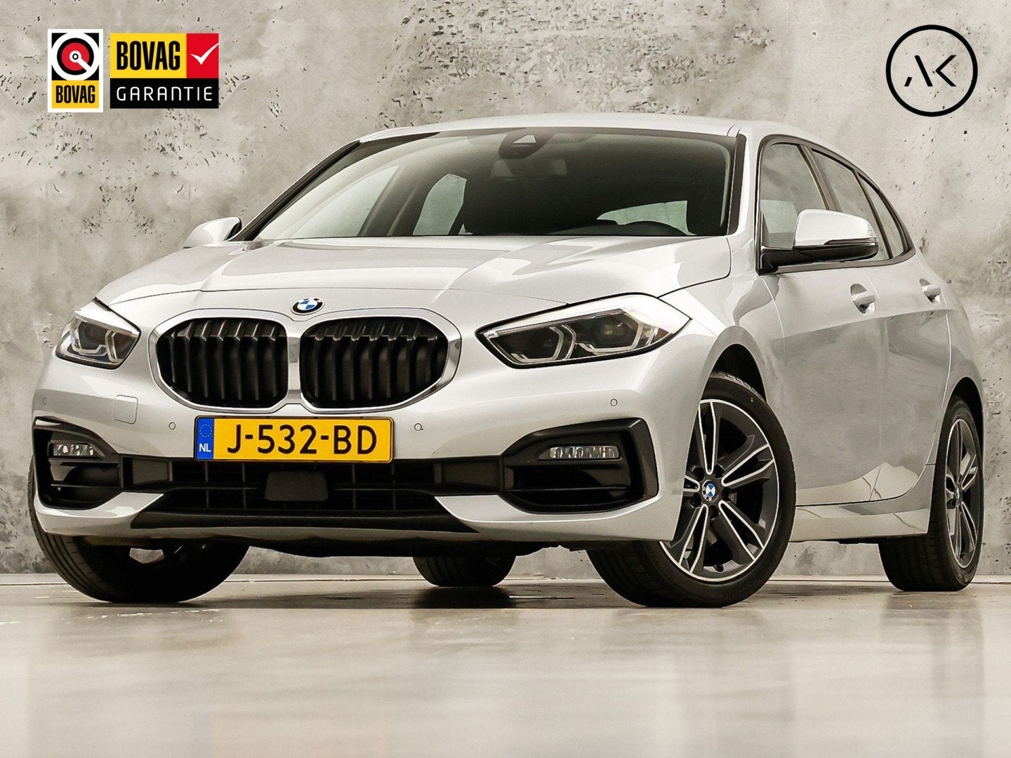 BMW 1 Serie 118i Sport Automaat (APPLE CARPLAY, NAP, GROOT N, Auto's, Gebruikt, Leder en Stof, Origineel Nederlands, Bedrijf