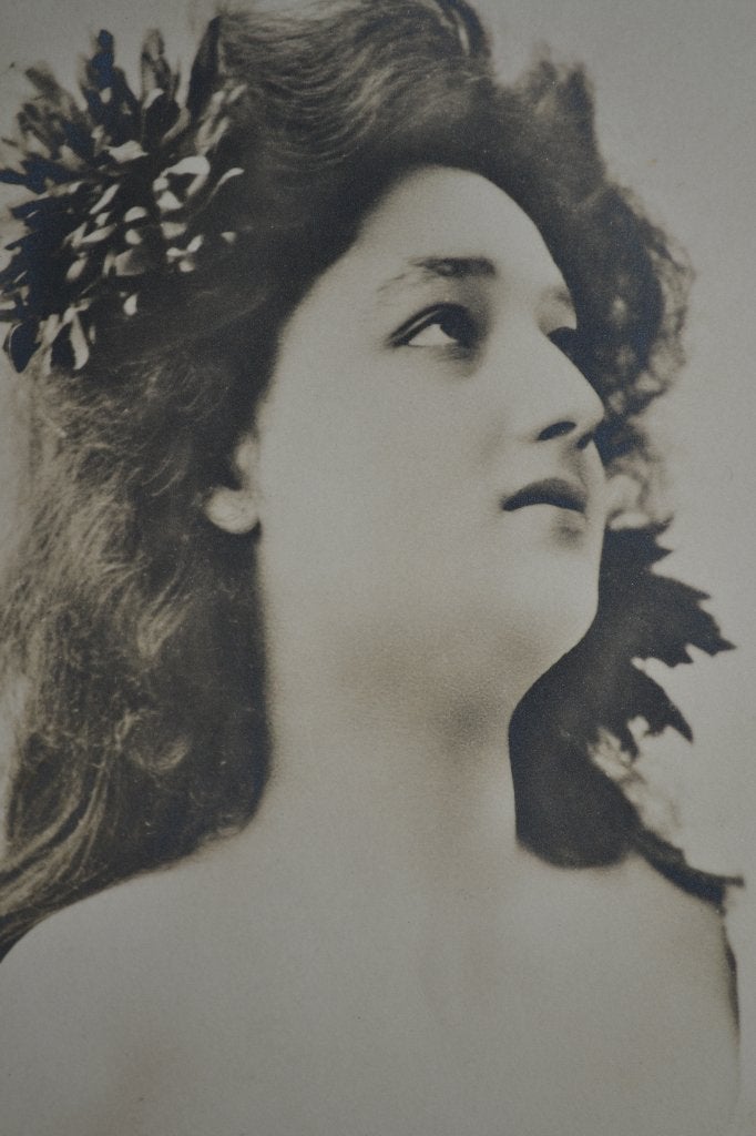 italie 1907 portret vrouw lang haar met bloem, Ophalen of Verzenden, Voor 1920, Gelopen, Sterren en Beroemdheden