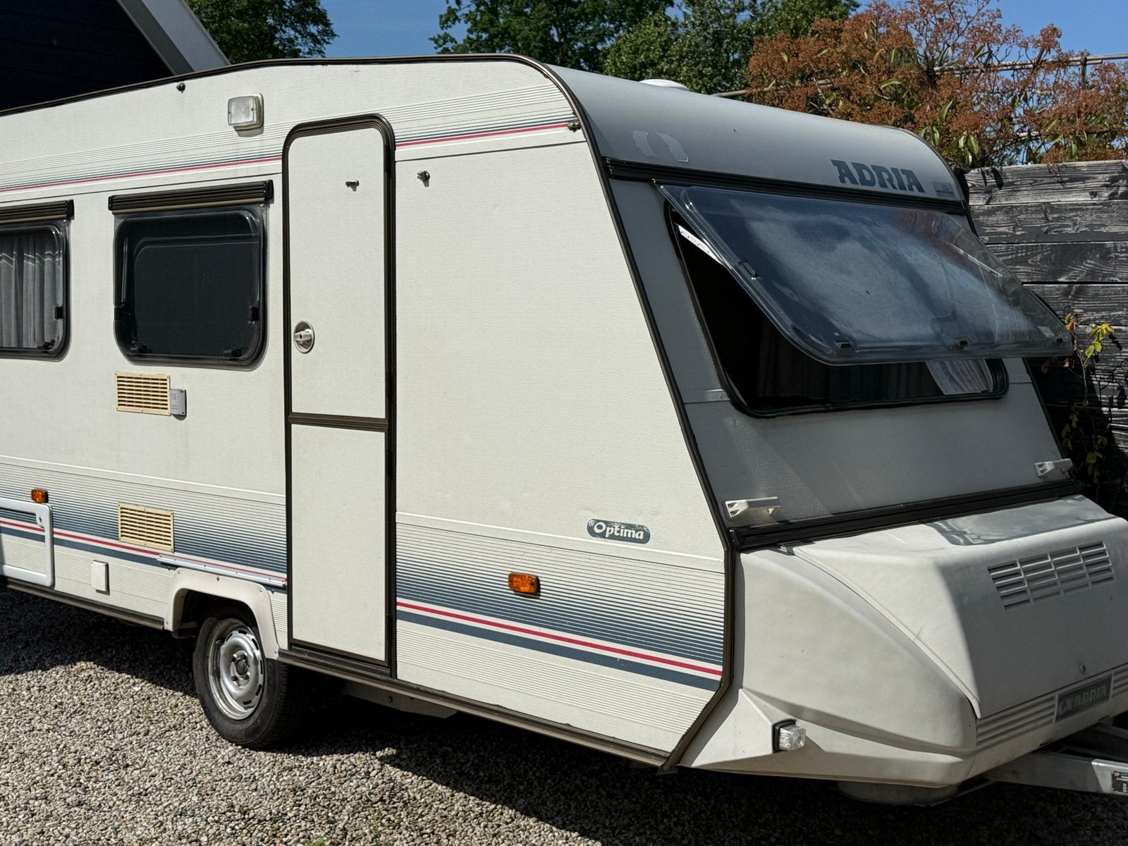 Adria Optima Caravan - Compact en Compleet met voortent, Vast bed, Treinzit, Particulier, Adria