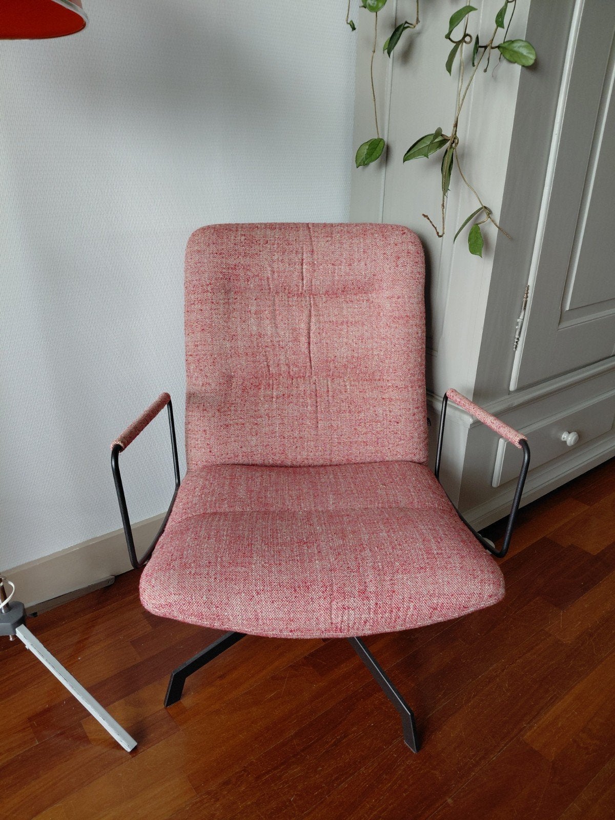 KFF design fauteuil, draait, zit heerlijk!

Plezier van geha, Huis en Inrichting, Fauteuils, Ophalen, Gebruikt, 75 tot 100 cm