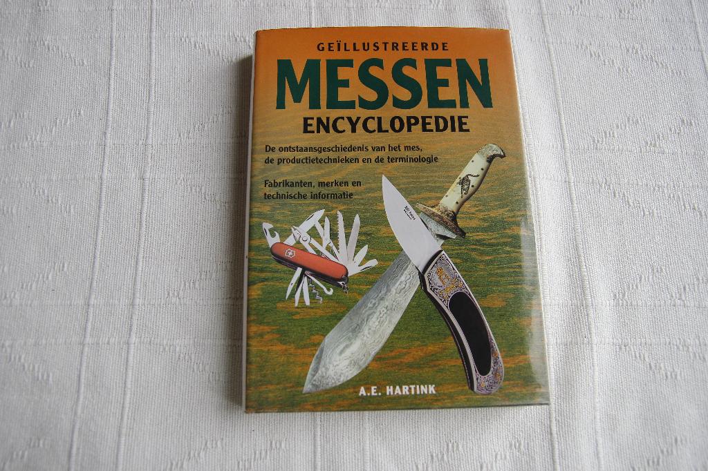Geïllustreerde messen encyclopedie, Ophalen of Verzenden, Gelezen, Dieren, Los deel