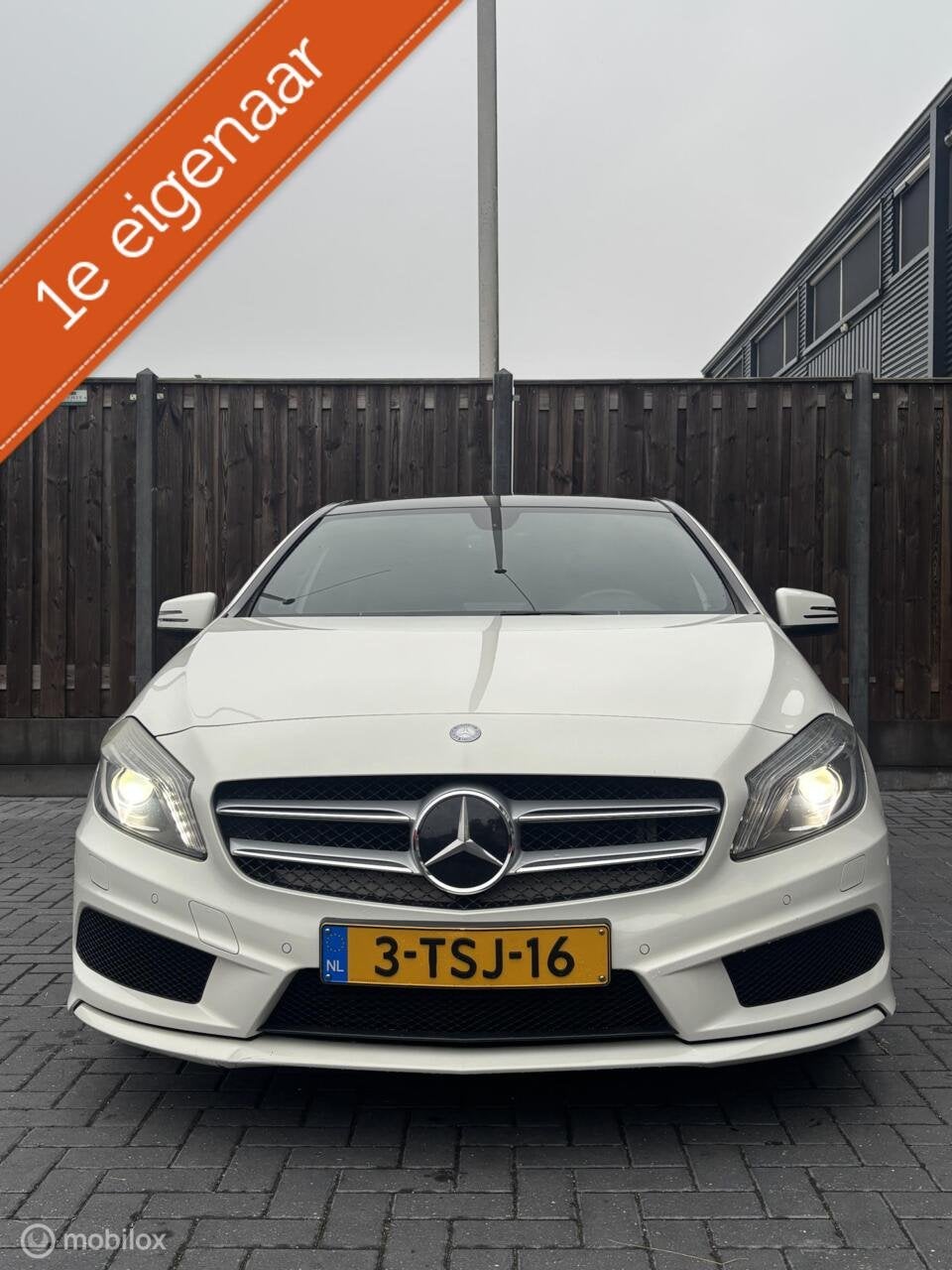 Mercedes A-klasse 180 Ambition/AMG PAKKET/1E EIGENAAR/NAP/, Voorwielaandrijving, Gebruikt, 4 cilinders, Handgeschakeld