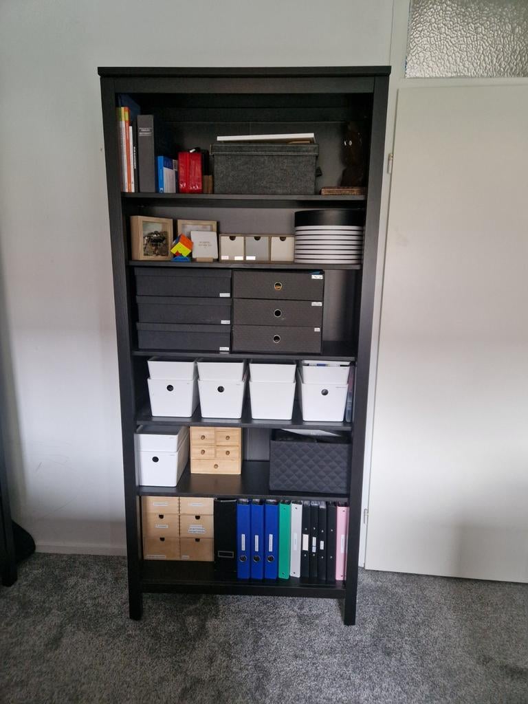 IKEA Hemnes Boekenkast Zwart - Zo goed als nieuw, Huis en Inrichting, Kasten | Boekenkasten, Zo goed als nieuw, 50 tot 100 cm