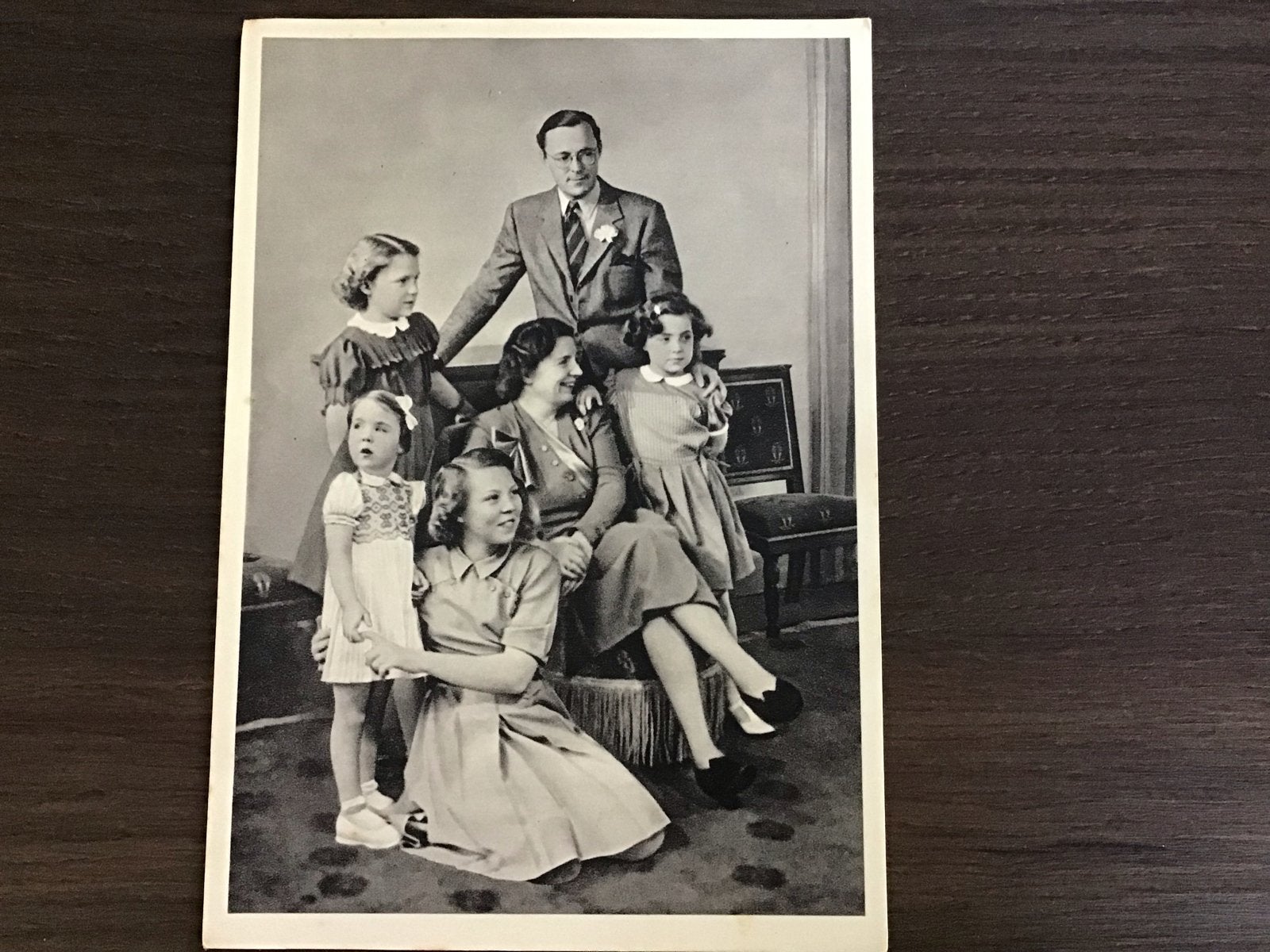 Familiefoto Koninklijk Huis Juliana Bernhard 4 dochters 1951, Ophalen of Verzenden, Gebruikt, Nederland, Kaart, Foto of Prent
