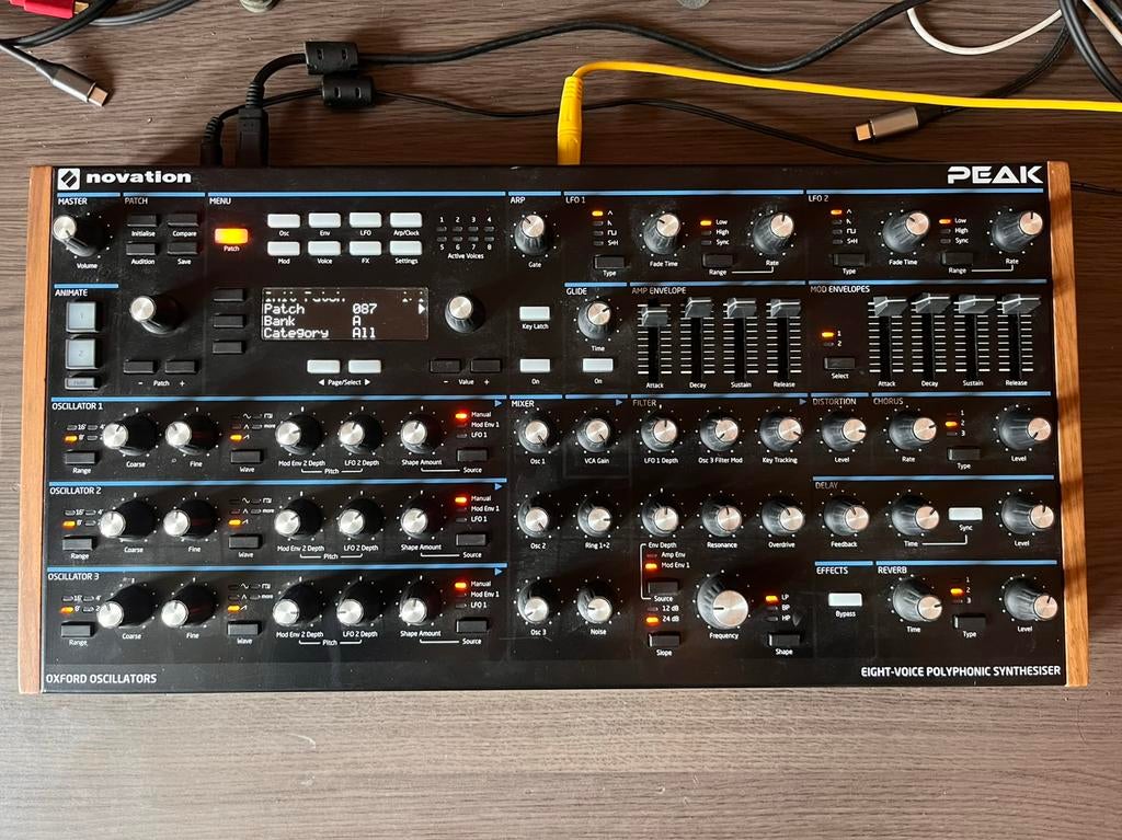 Novation Peak, Novation, Zo goed als nieuw, Met midi-aansluiting, Overige aantallen