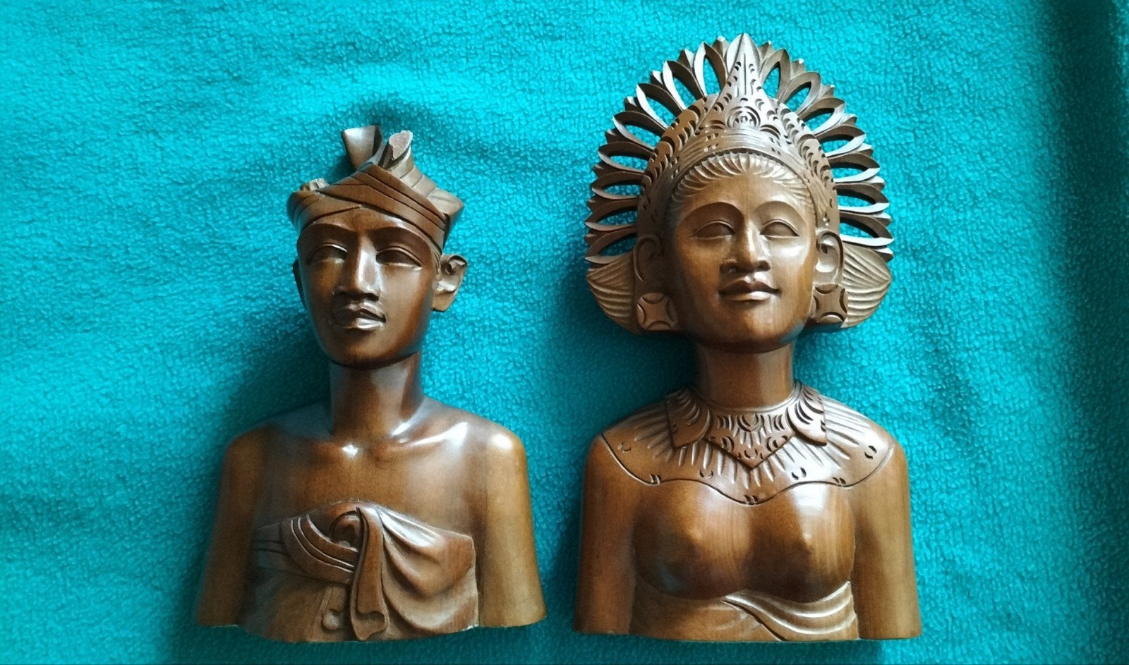 2 mooi gesneden beelden van Indonesisch houtsnijwerk, Antiek en Kunst, Kunst | Beelden en Houtsnijwerken, Groep mensen, Buste