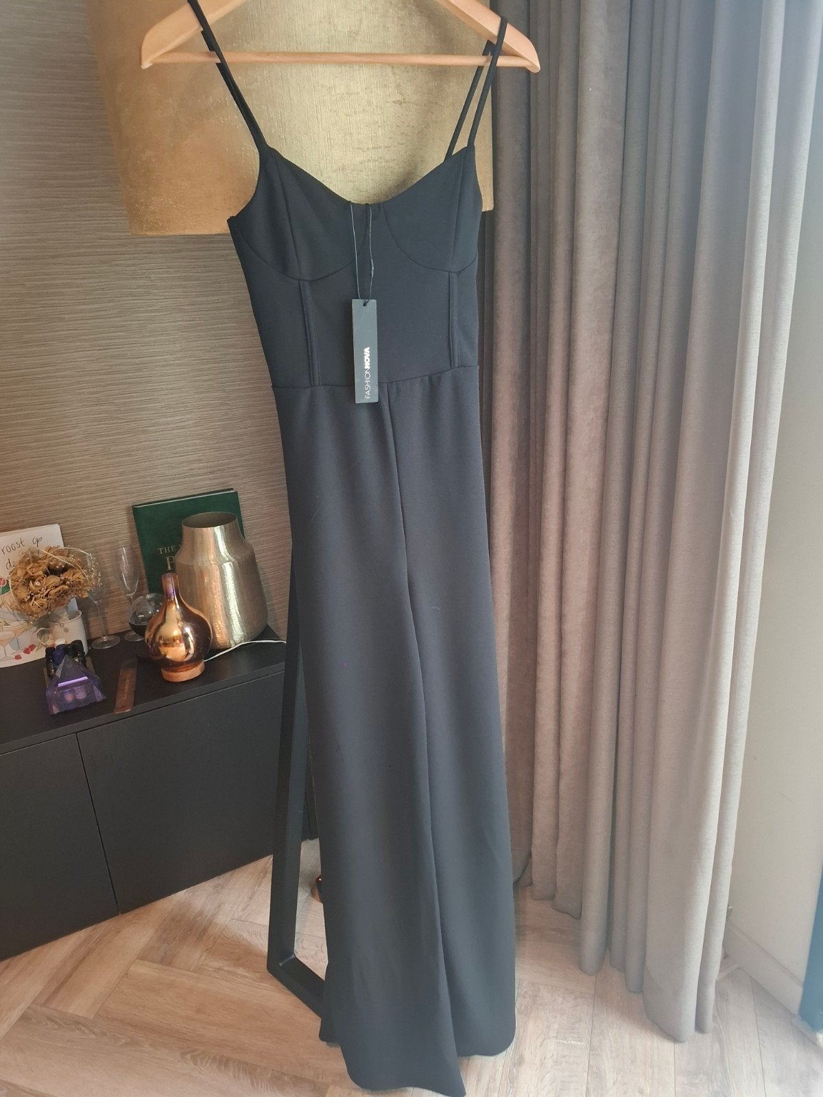Zwarte Jumpsuit Fashion Nova - Ideaal voor avondje uit, Maat 38/40 (M), Zwart, Nieuw, Ophalen of Verzenden