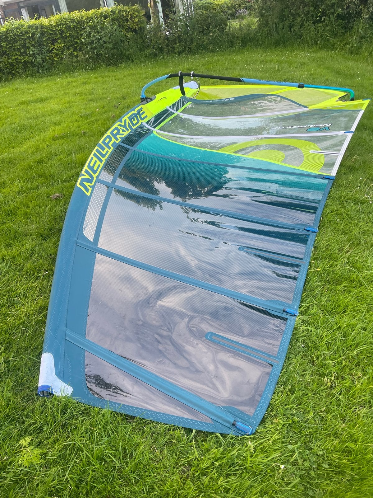 Neilpryde V8 8.2m² windsurfzeil, Ophalen, 8 m² of meer, Neilpryde, Zeil
