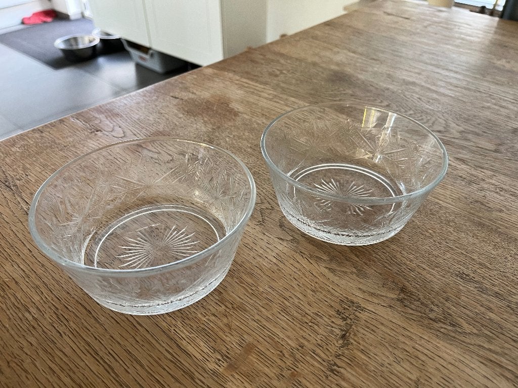 Set van 2 glazen schaaltjes met sterpatroon, Overige merken, Ophalen of Verzenden, Overige stijlen, Glas