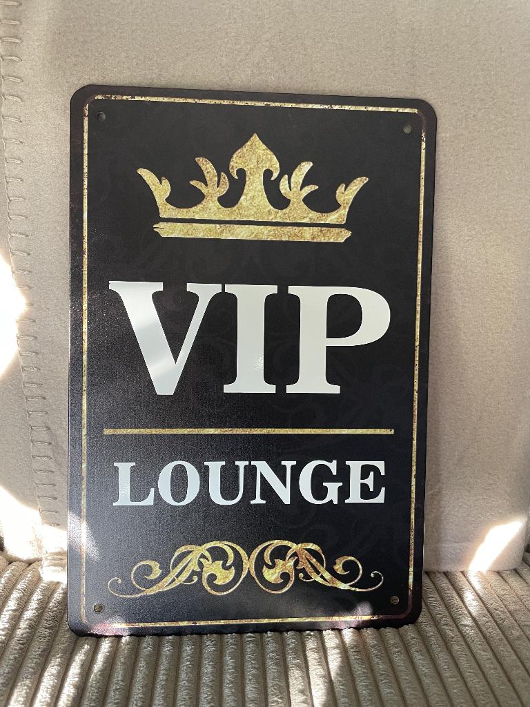 VIP LOUNGE metalen reclamebord / wandbord (Old Look), Www.pand50.nl, Nieuw, Ophalen of Verzenden, Printer 29B Coevorden