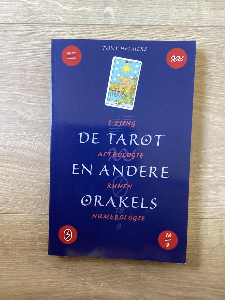 De tarot en andere orakels, Ophalen of Verzenden, Zo goed als nieuw, Tarot of Kaarten leggen, Overige typen