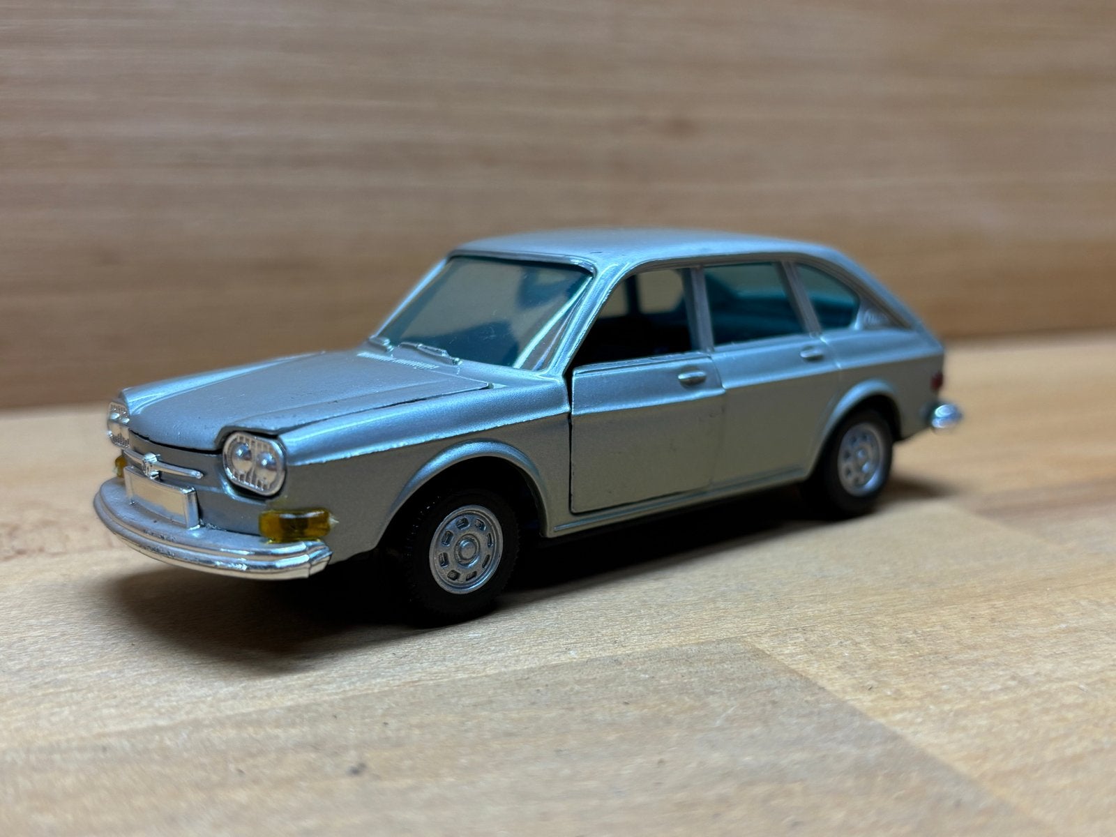GAMA Volkswagen 411 (GAMA) modelauto - Zeldzaam verzamelobje, Hobby en Vrije tijd, G, G, Ophalen of Verzenden, Zo goed als nieuw