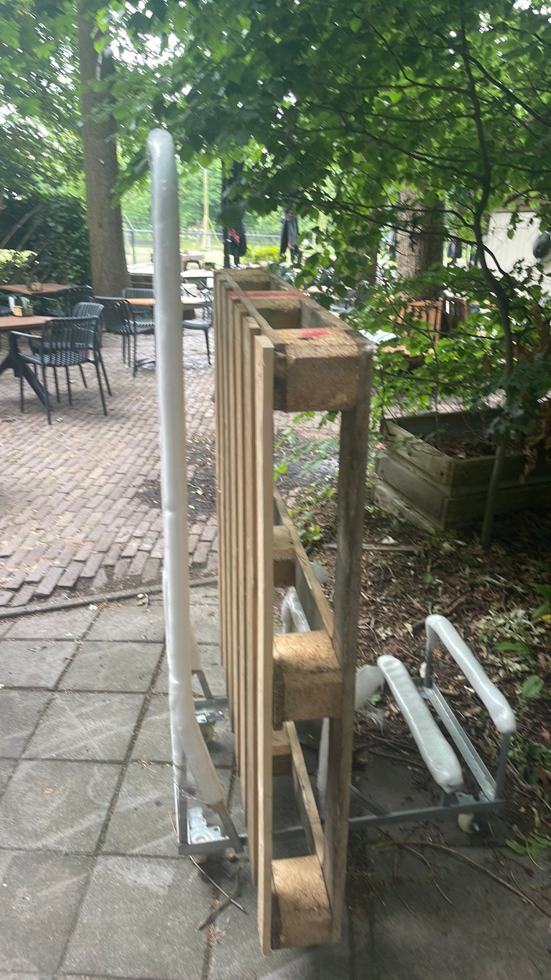Stoelen kar en pallet voor ijzerboer?, Ophalen, Zo goed als nieuw