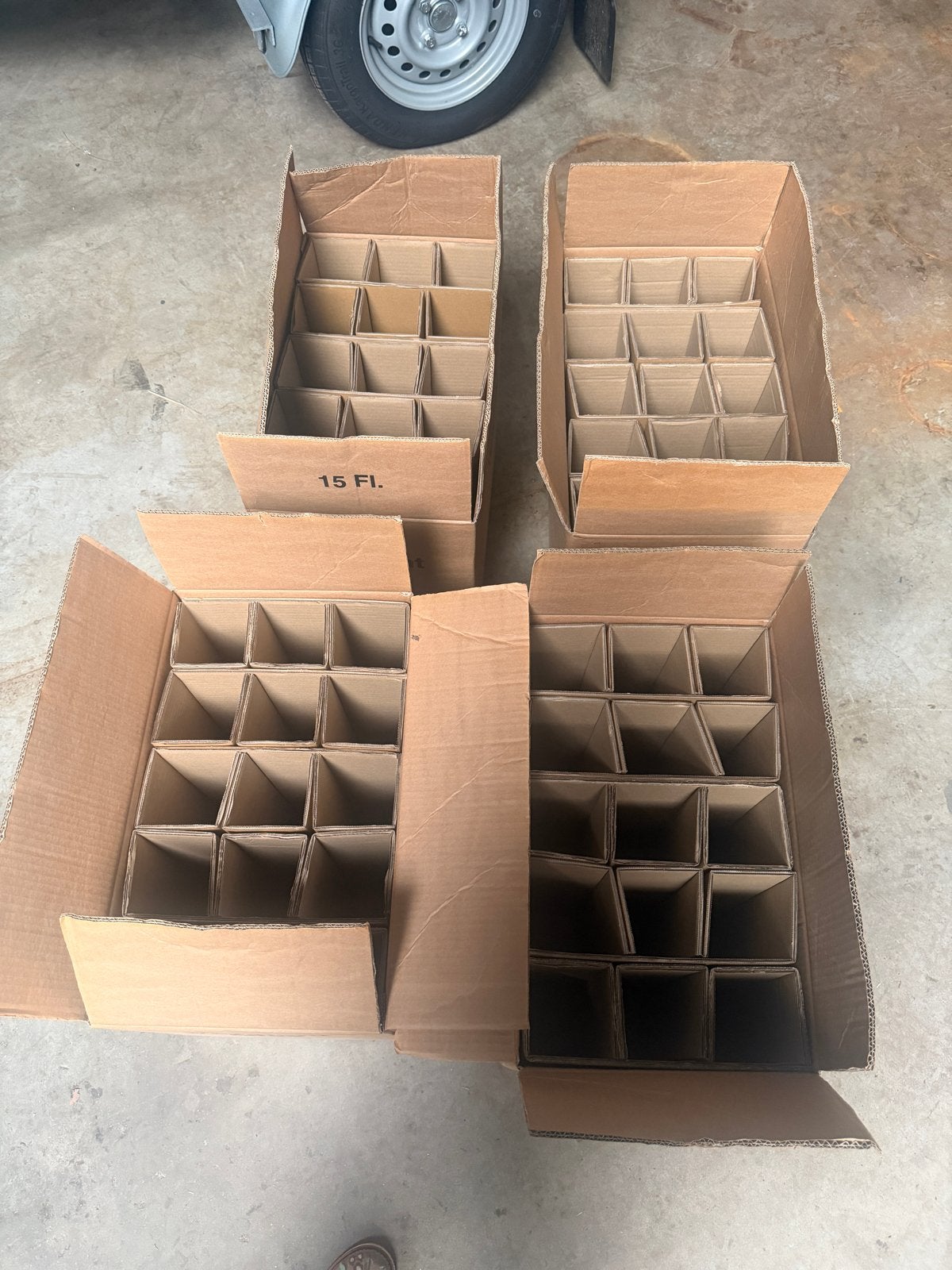 Verhuisdozen met vakverdeling voor glazen, Doe-het-zelf en Verbouw, Kratten en Dozen, Gebruikt, Doos, 50 tot 75 cm, 35 tot 50 cm