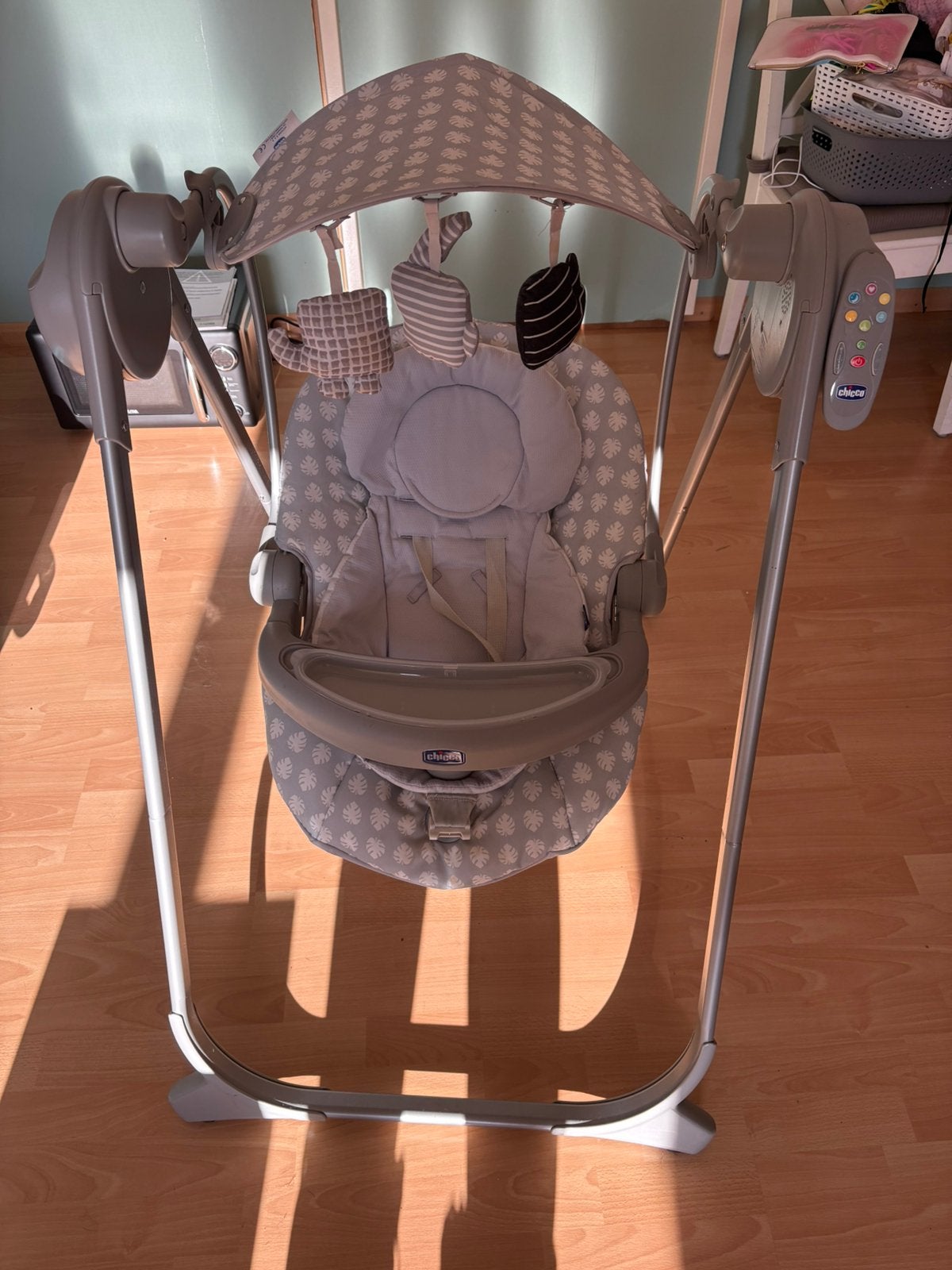 Chicco elektrische babyschommel / wipstoel met muziek, Ophalen, Zo goed als nieuw, Stoel(en)
