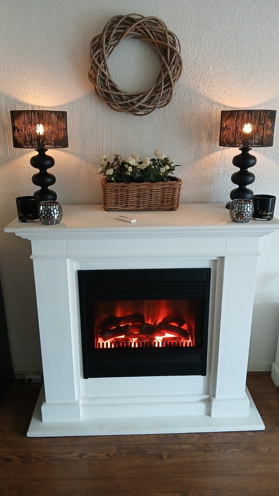 Foto 2 van Zware stenen schouw met haard - Sfeer en warmte