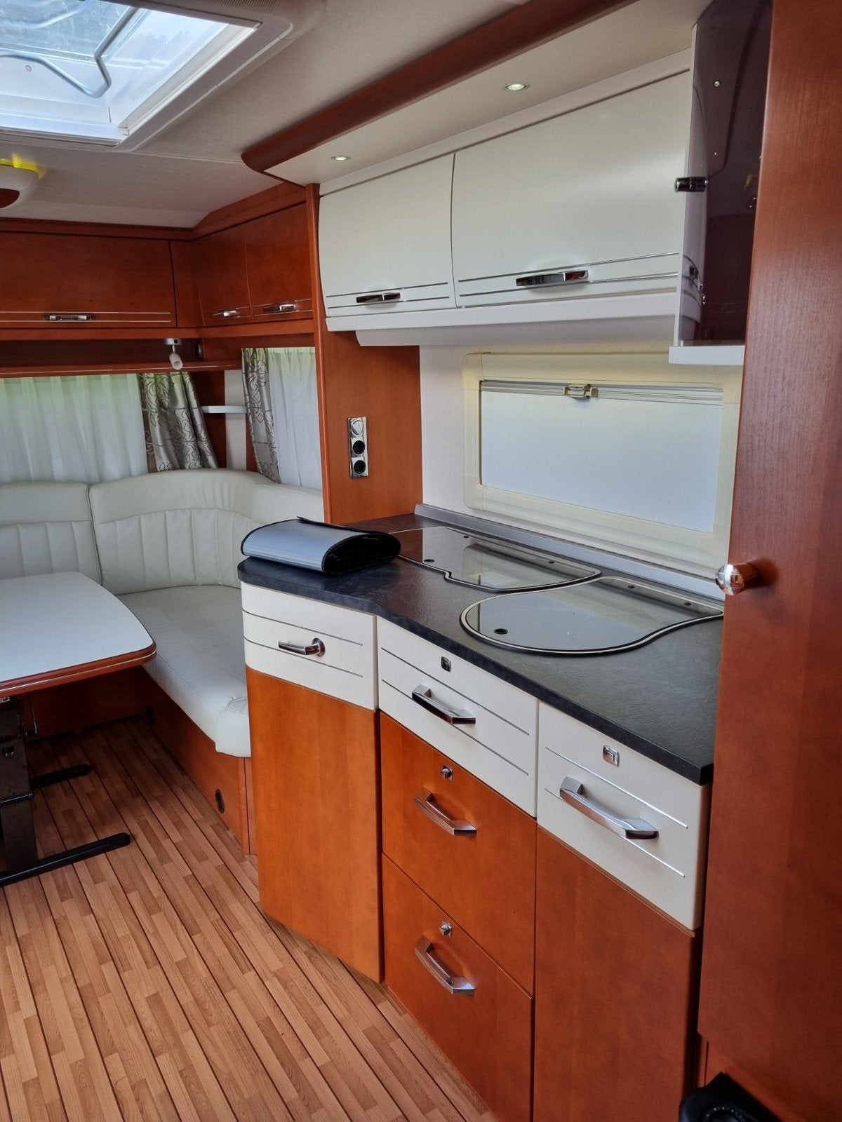 Foto 8 van Tabbert puccini 560TD bj,15 als nieuw BOMVOL ACCESSOIRES
