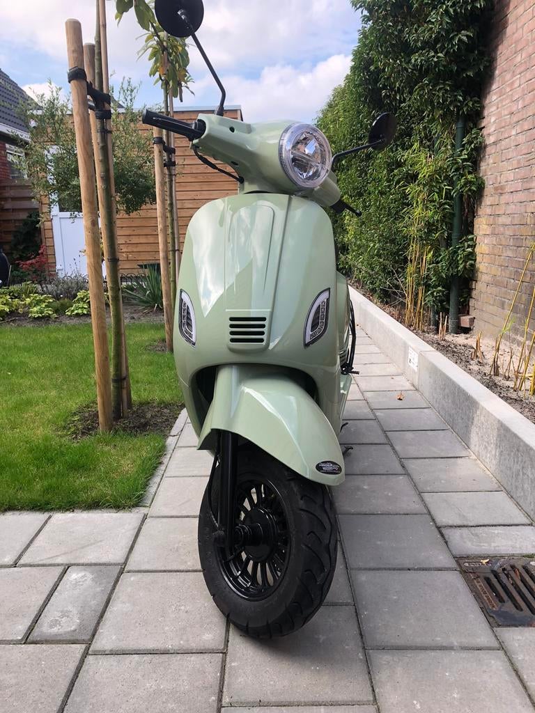 Senzo scooter, Ophalen of Verzenden, Zo goed als nieuw, Benzine, Overige merken