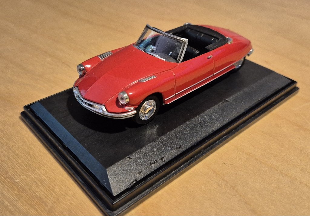 Citroen DS Cabriolet Universal Hobbies 1:43, Ophalen of Verzenden, Zo goed als nieuw, Auto, Universal Hobbies