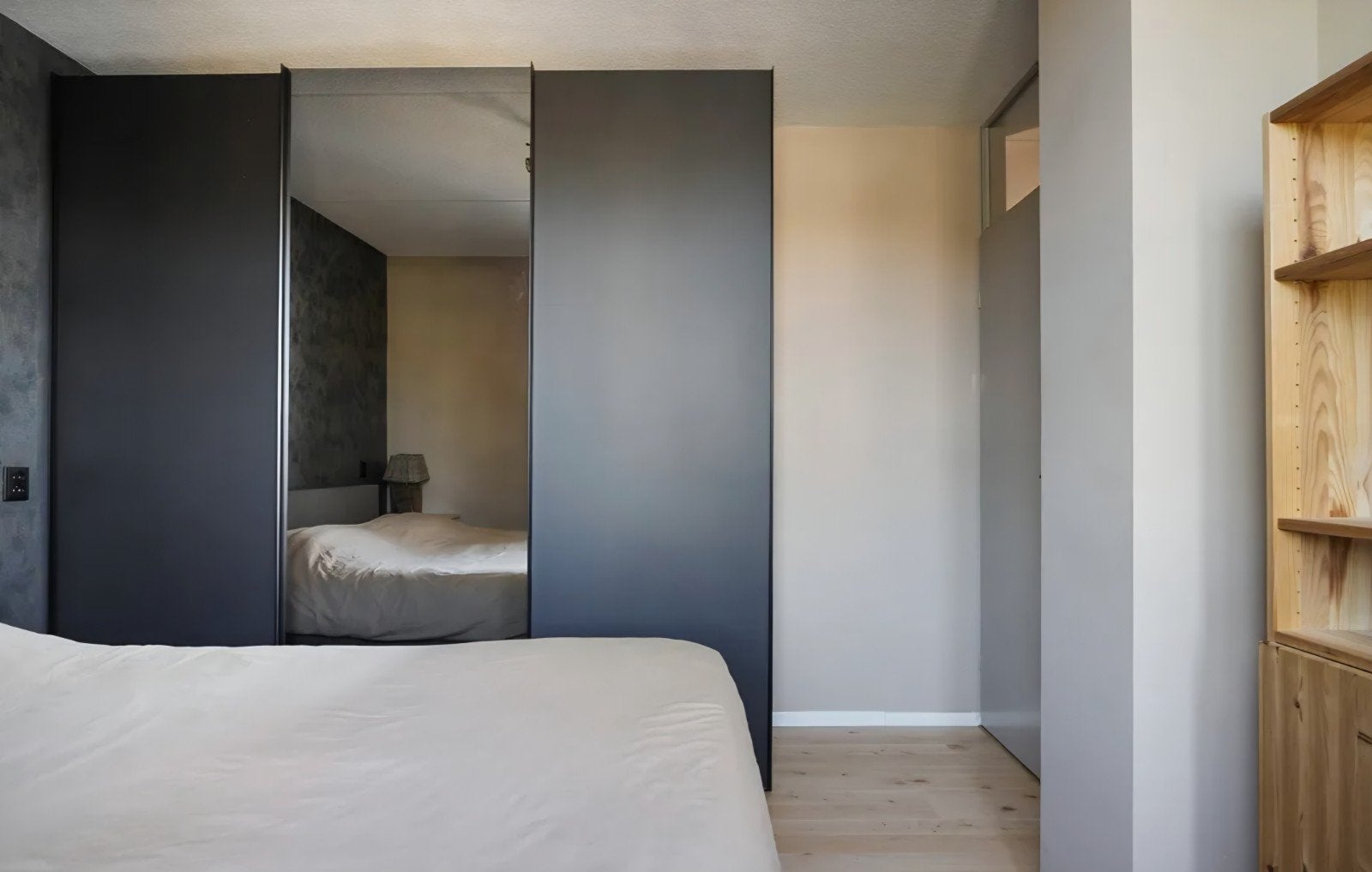 Stevige kledingkast met spiegeldeuren en verlichting, Huis en Inrichting, Ophalen, Gebruikt, 200 cm of meer, 75 cm of meer