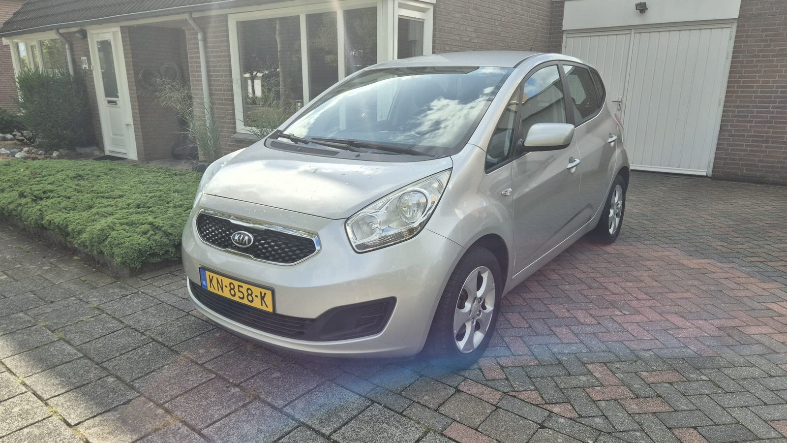 Kia Venga 1.6 Cvvt 2012 Grijs, Auto's, Voorwielaandrijving, 4 cilinders, Handgeschakeld, Particulier