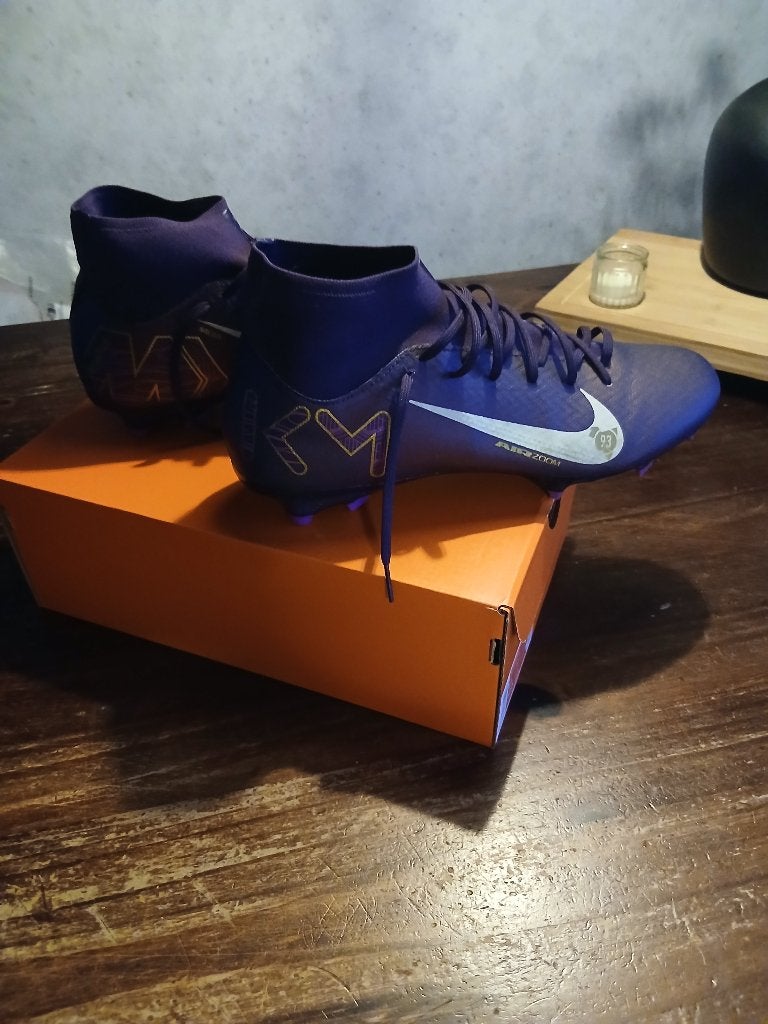 Tekoop nieuwe nike kilian mbappé voetbalschoenen maat 45, Ophalen, Maat XS of kleiner, Schoenen, Nieuw