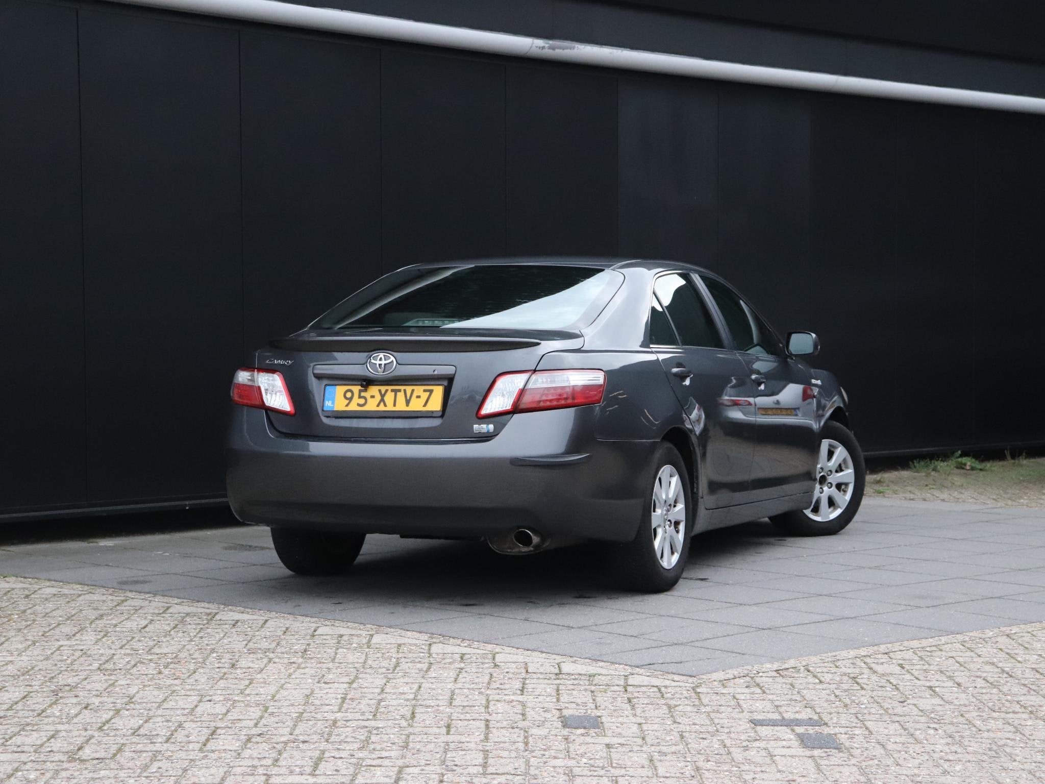 Toyota Camry | LEDER | SCHUIFDAK | CAMERA | CRUISE | STOELVE, Automaat, Euro 5, Stof, Gebruikt