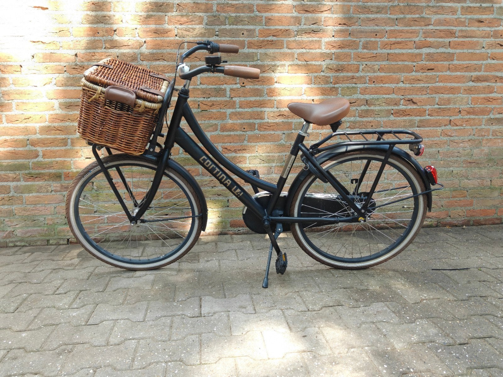 Nette Cortina 24 Inch Meisjesfiets met Mand, Ophalen, Versnellingen, Cortina, Trommelrem