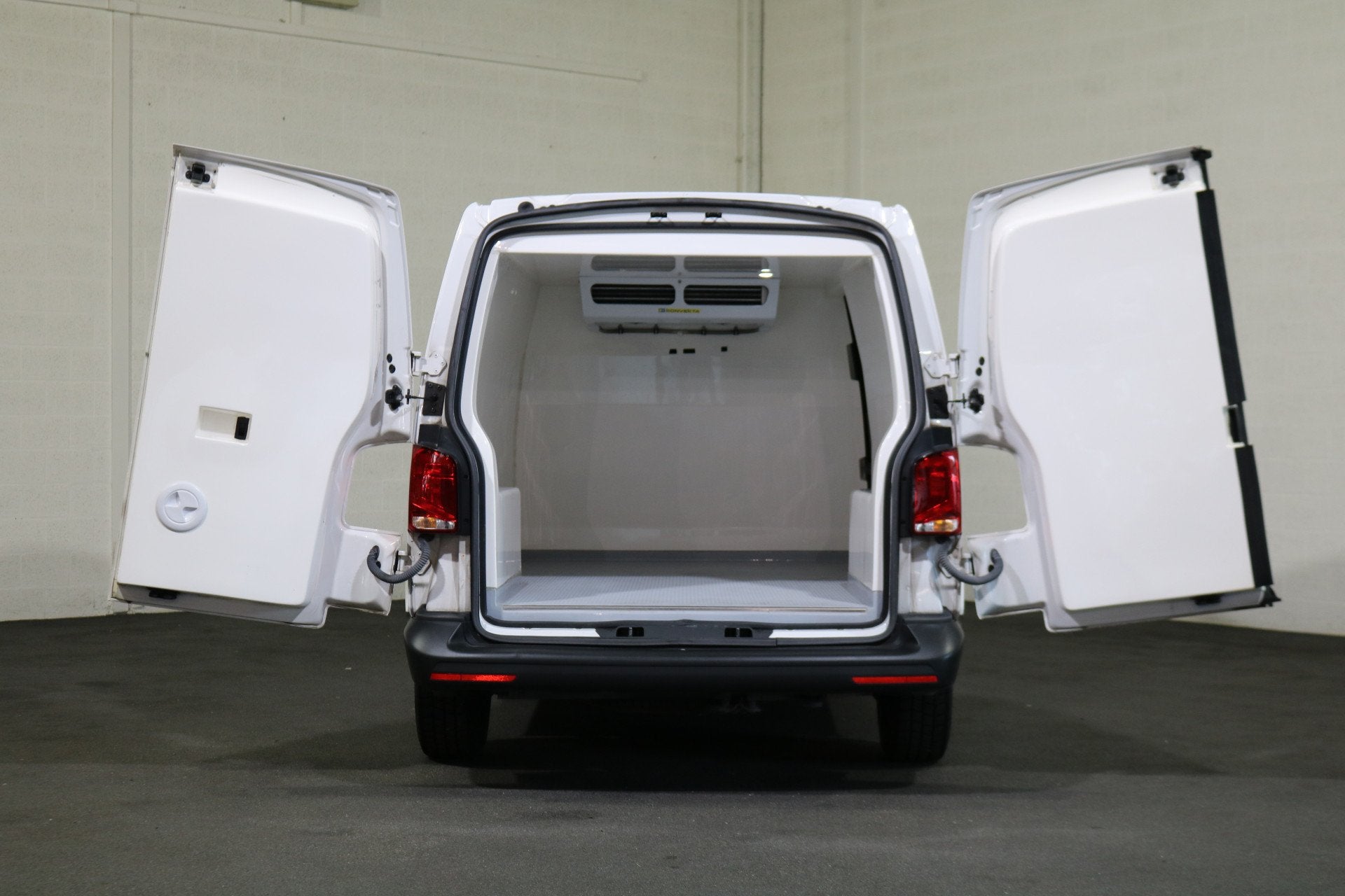 Volkswagen Transporter 2.0 TDI L2 H1 Koelwagen 0 Graden, Voorwielaandrijving, Stof, Euro 6, 4 cilinders