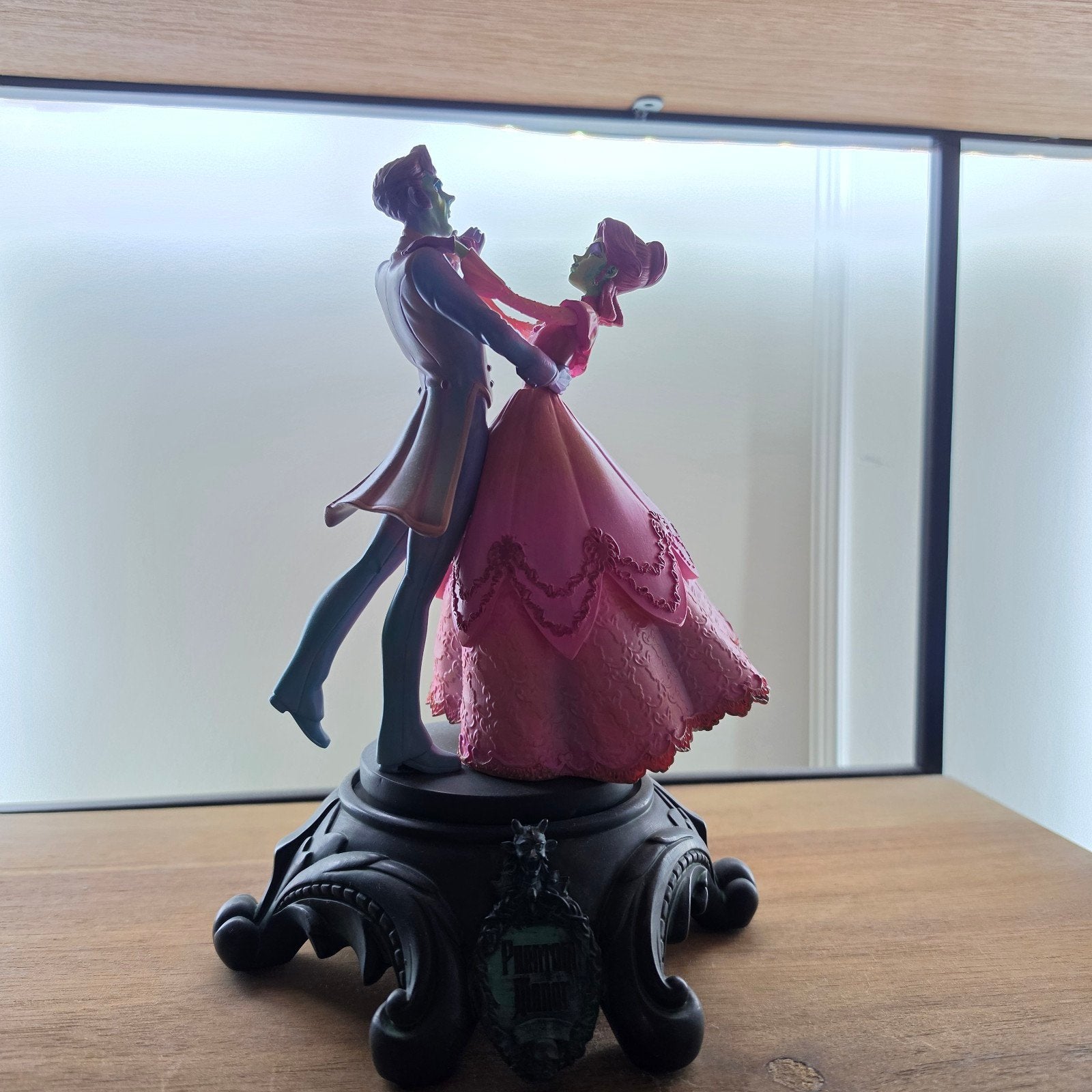 Disney land paris phantom mannor beeld muziekdoos, Verzamelen, Ophalen of Verzenden, Zo goed als nieuw, Beeldje of Figuurtje