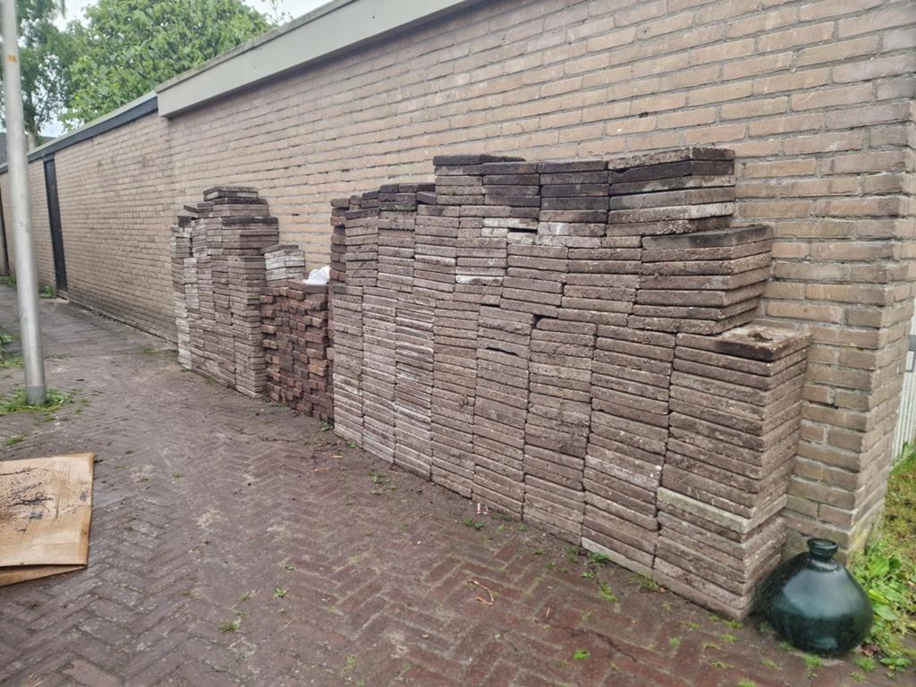 Gratis tegels en bakstenen meenemen, Tuin en Terras, Tegels en Klinkers, Ophalen, Gebruikt, Beton, Terrastegels