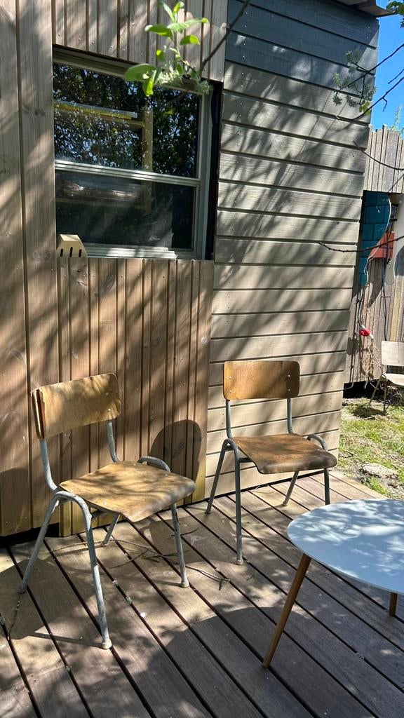 Set atelier / werkplaats stoelen + vintage bijzettafel, Huis en Inrichting, Stoelen, Ophalen, Gebruikt, Drie, Metaal