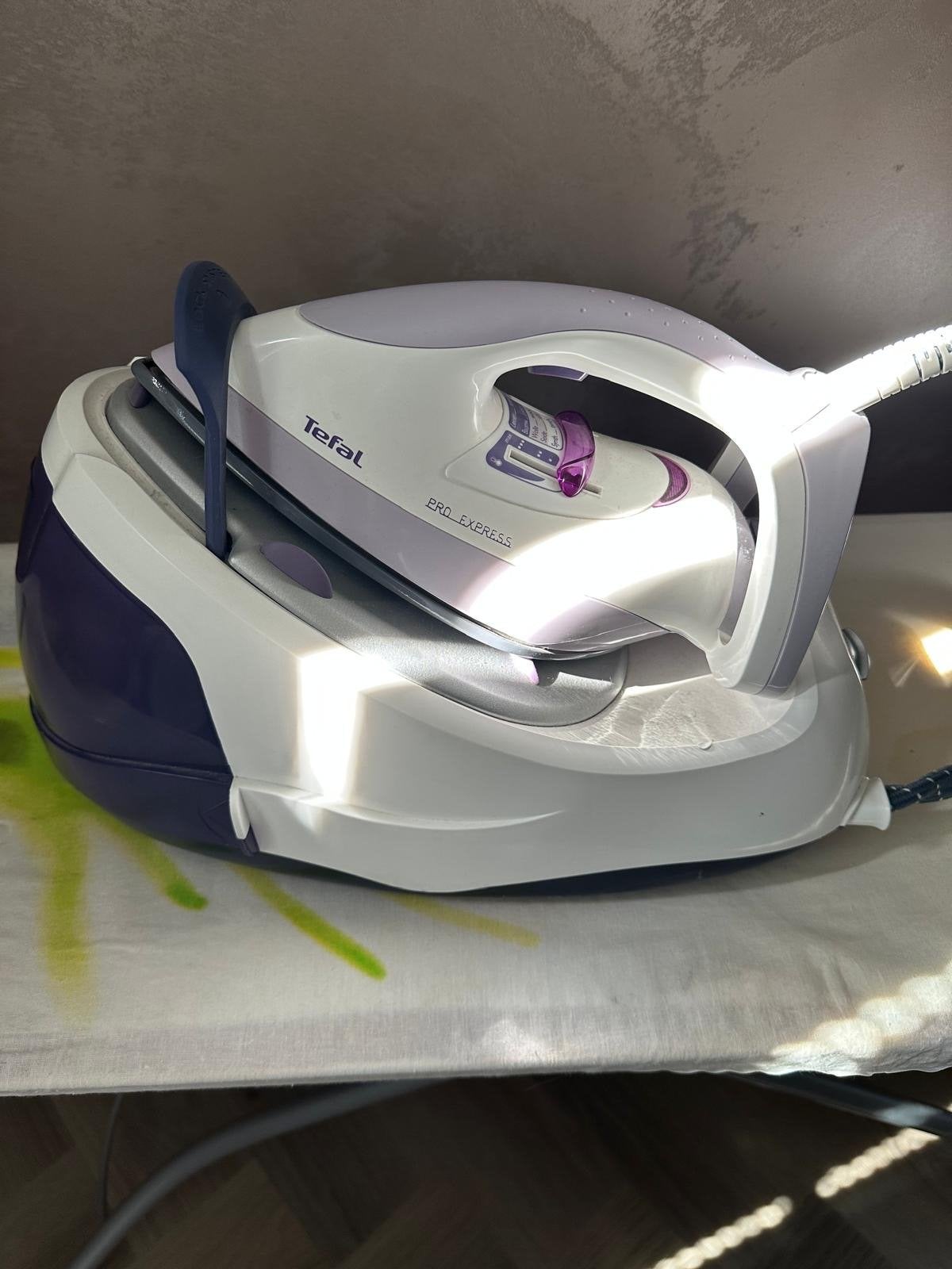 Tefal Pro Express Stoomstrijkijzer met Brabantia Strijkplank, Witgoed en Apparatuur, Ophalen, Gebruikt, Strijkijzer met snoer