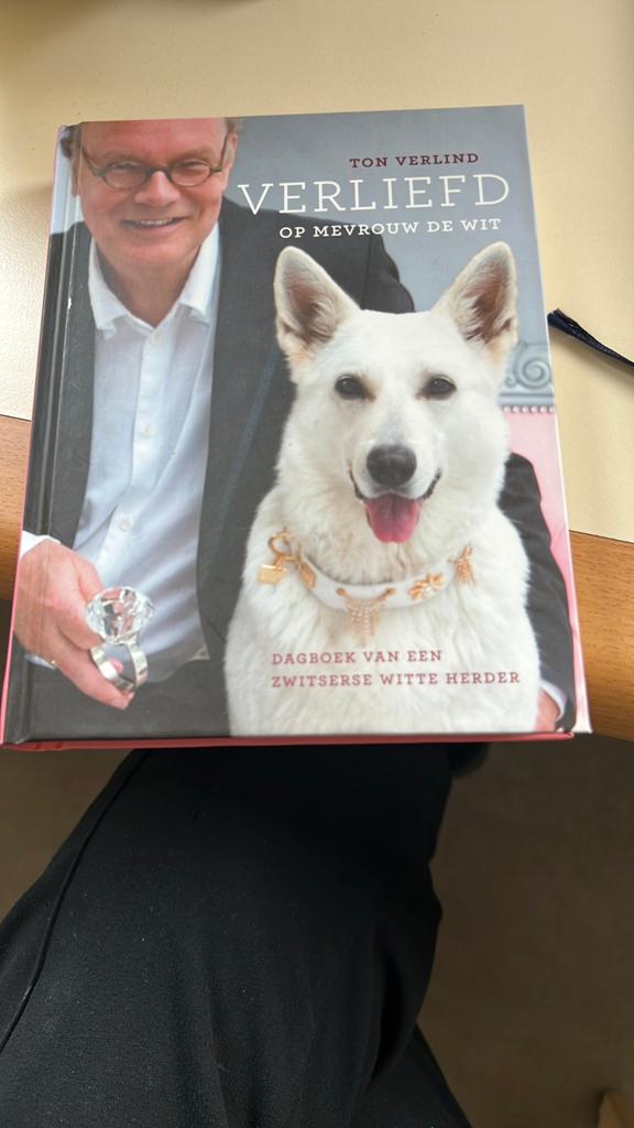 Ton Verlind - Verliefd op mevrouw de Wit, Boeken, Ophalen of Verzenden, Zo goed als nieuw