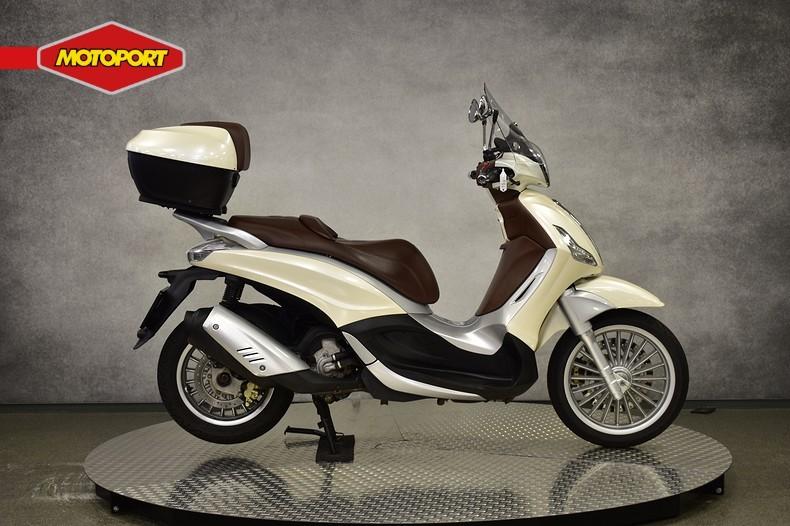 Piaggio BEVERLY 300 ABS (bj 2014), Info@piaggio.com, Bedrijf, Viale Rinaldo Piaggio, 25
56025  Pontedera, IT, Toermotor