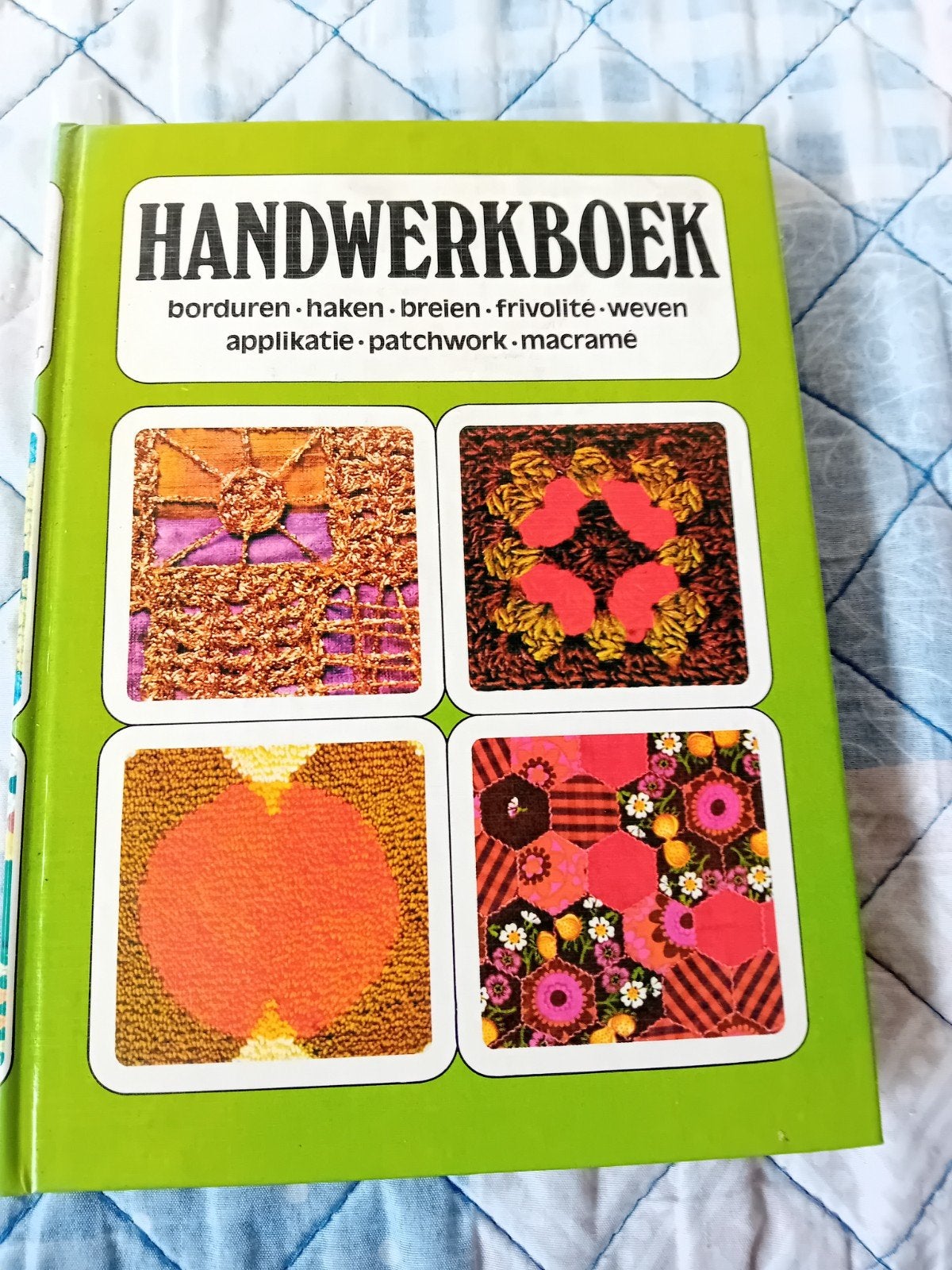 Uit 1979, Handwerkboek ,oa borduren, haken, breien, Ophalen of Verzenden, Zo goed als nieuw, Breien en Haken
