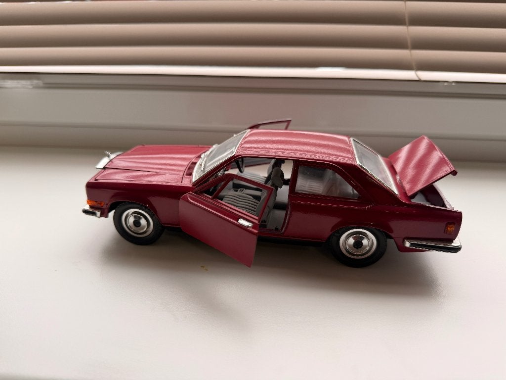 Bburago Rolls-Royce Camargue Rood schaal 01:22, Ophalen, Zo goed als nieuw, Auto, Bburago