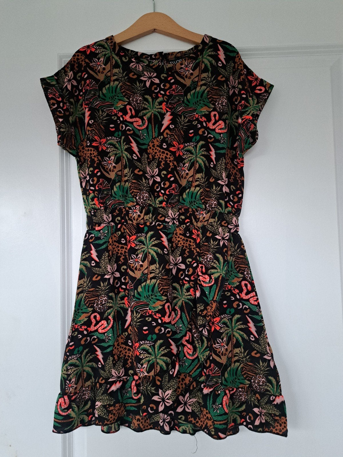 Zomerse jurk met jungleprint van Twoday, maat 134/140, Twoday, Meerkleurig, Ophalen of Verzenden, Zo goed als nieuw