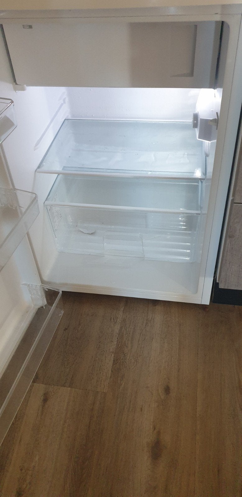 Tekoop  koelkastje, Witgoed en Apparatuur, Koelkasten en IJskasten, Minder dan 75 liter, Ophalen, Met aparte vriezer, Minder dan 85 cm