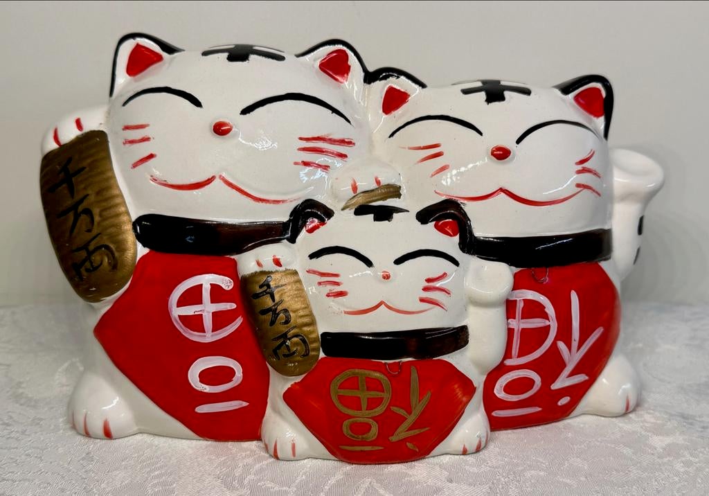 Spaarpot van 3 Maneki Neko gelukskatten ., Ophalen of Verzenden, Zo goed als nieuw, Steen, Aardewerk of Keramiek, Dier