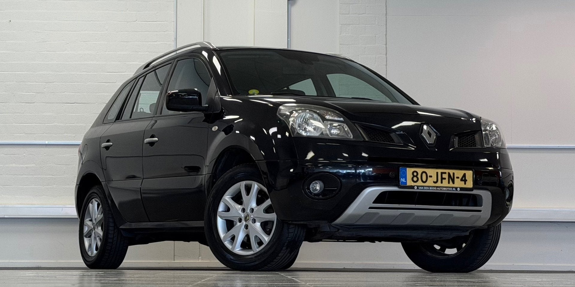Renault Koleos 2.5i Dynamique Pack Trekhaak Navigatie Garant, Voorwielaandrijving, Zwart, 4 cilinders, 2000 kg